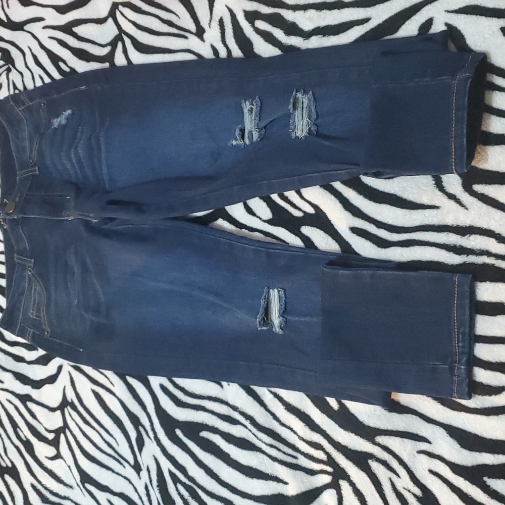 Ripped skinny jeans. Size 7 junior